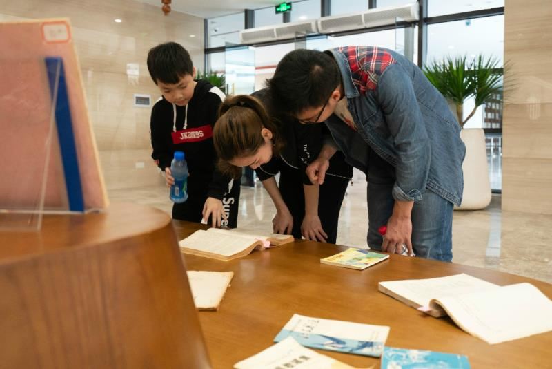 广西特色歌谣文献闪展：读者与珍藏文献零距离接触