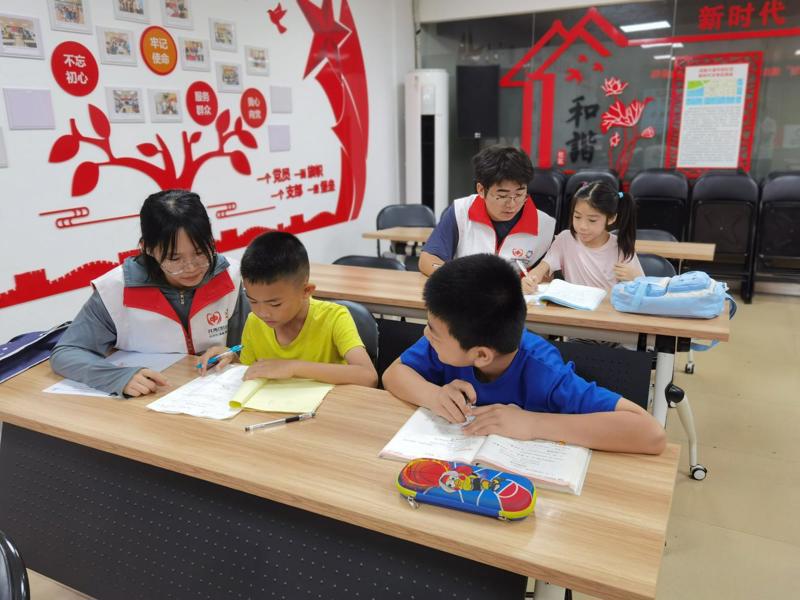 研学添彩青春路 书香护航少年行——广西图书馆志愿服务系列活动赋能青少年健康成长