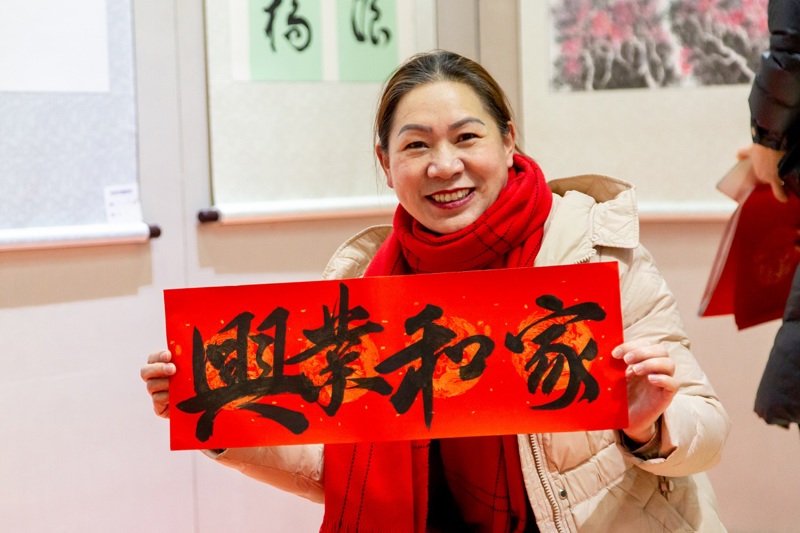 年味集市添喜气 传统文化韵味浓