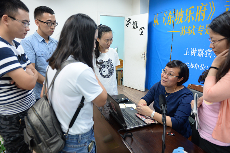 从《东坡乐府》走近“苏海”--苏轼专题研究