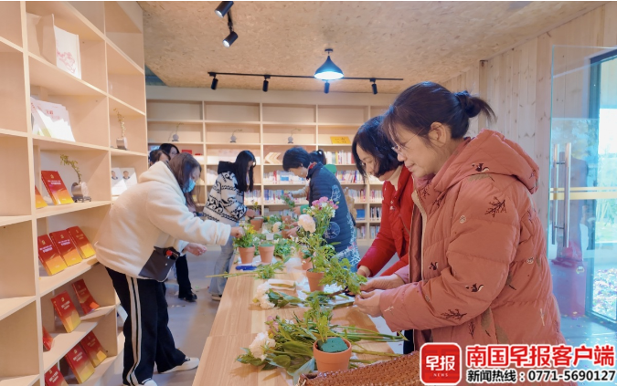 [南国早报]花香伴读，一场女性主题的阅读推广活动在南宁举行