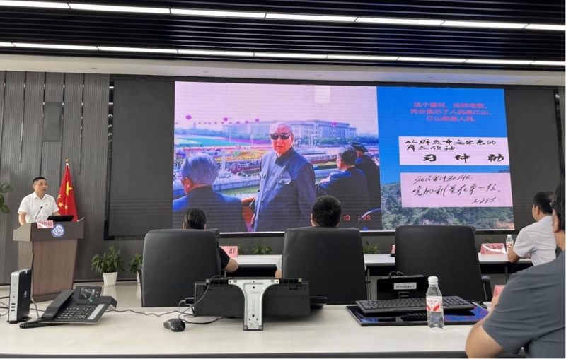 2.自治区党委区直机关工委群工部（统战部）党支部书记周教德同志讲授党课.jpg