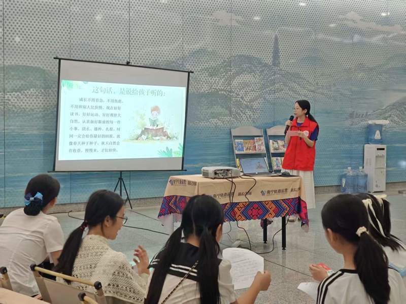 书香地铁·阅见美好——广西图书馆开展全民阅读主题志愿服务活动