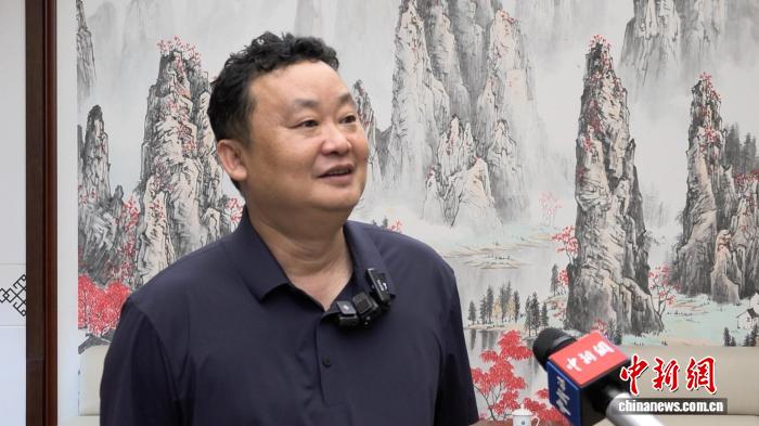 [中国新闻网]循霞客足迹绘八桂新韵：小林漫画展用画笔“走读广西”