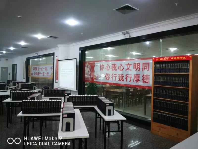 新年精品图书展及“读者字帖临摹”活动