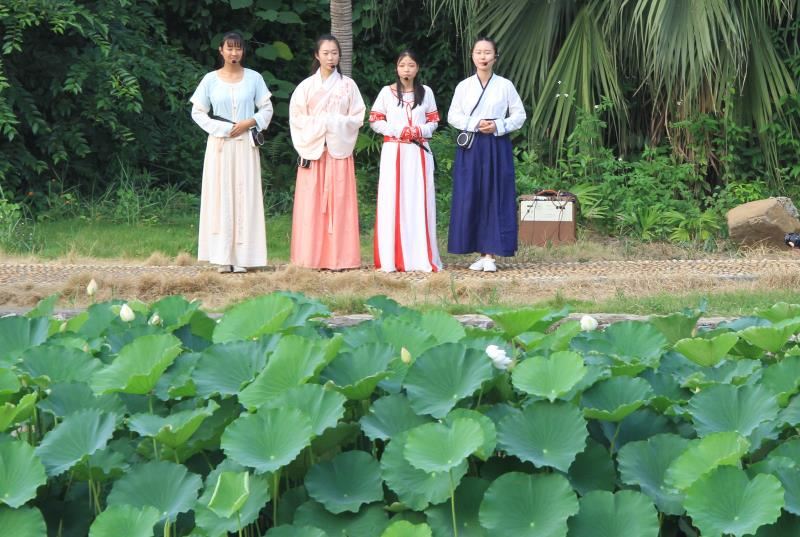 诵读《蒹葭》