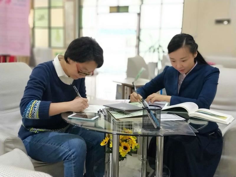 广西科技大学师生抄写经典诗文