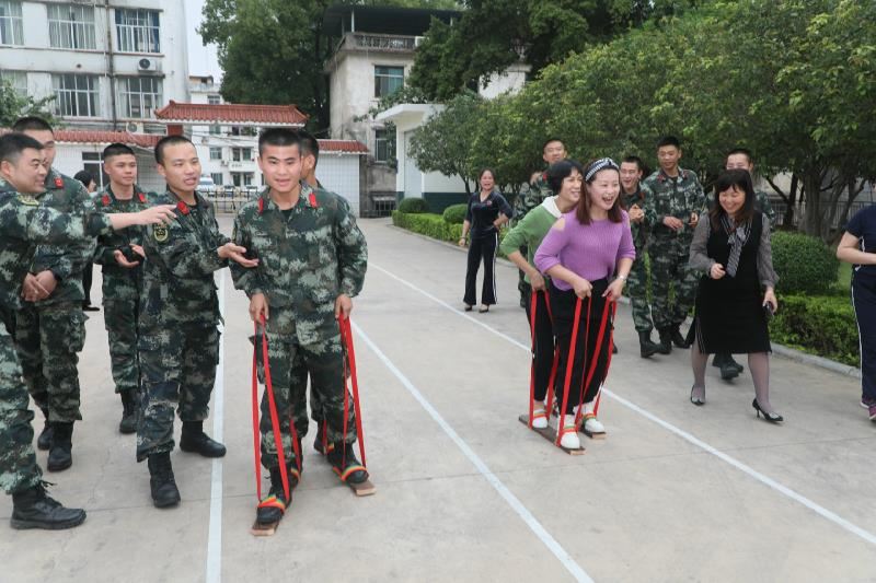 “走板鞋”比赛