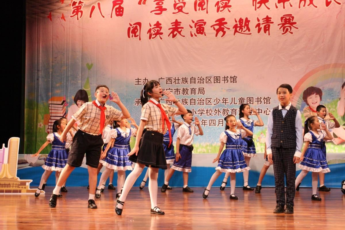 中山路小学表演《唐诗的智慧》