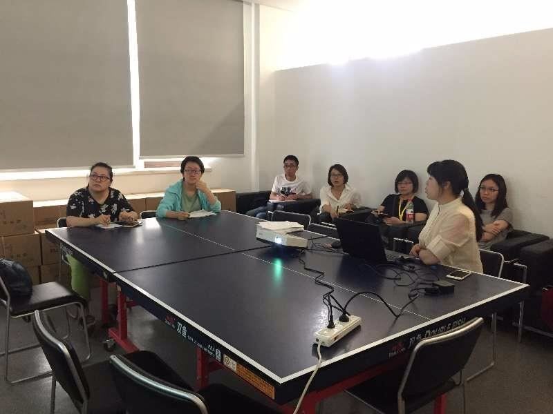 社科参考咨询组长介绍业务情况