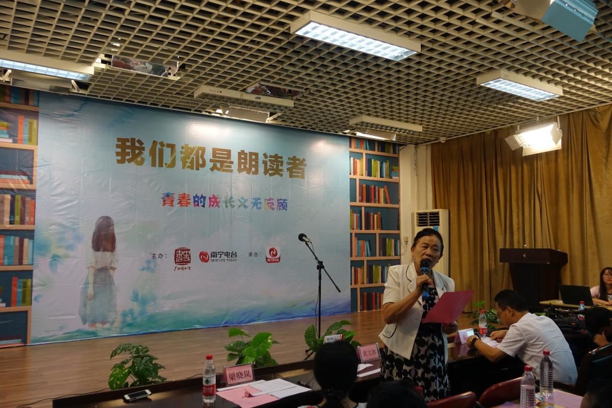 嘉宾评委莫文冰老师进行专业点评及指导