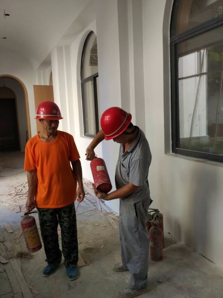 少儿馆维修项目工地进行安全生产检查