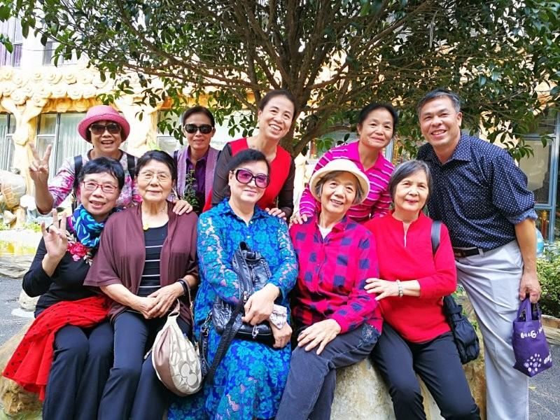 采编中心老同事相聚合影