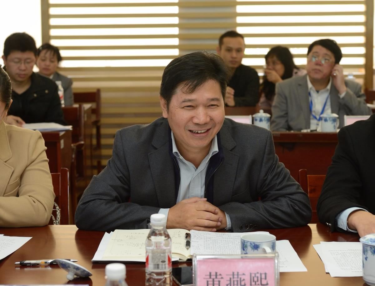 文化厅副巡视员做表态发言