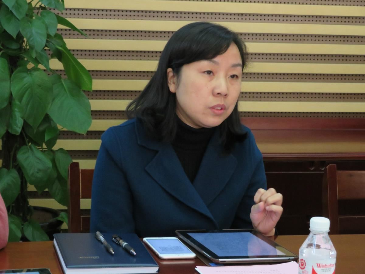 曾红辉副馆长就课题点评