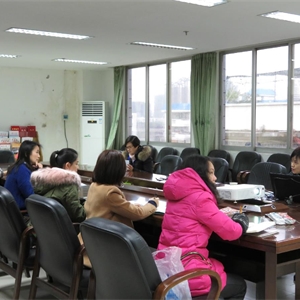 我馆应邀到南宁市图书馆进行“两会”信息服务培训