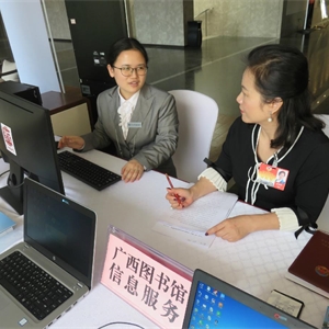 书香四溢助“两会”