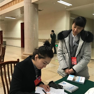 三顾“智庐”为哪般？——记人大代表与我馆的信息情缘