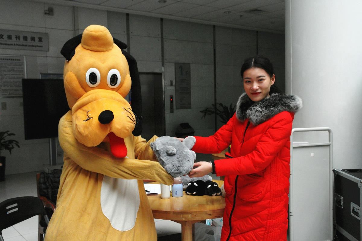 互动环节观众领取奖品