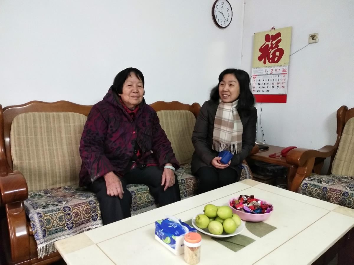 10.曾红辉副馆长慰问退休老干
