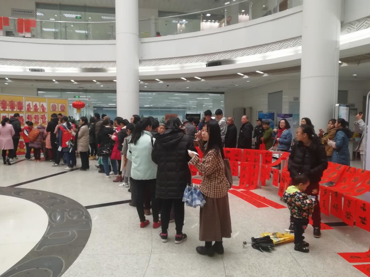 3.读者排队领券