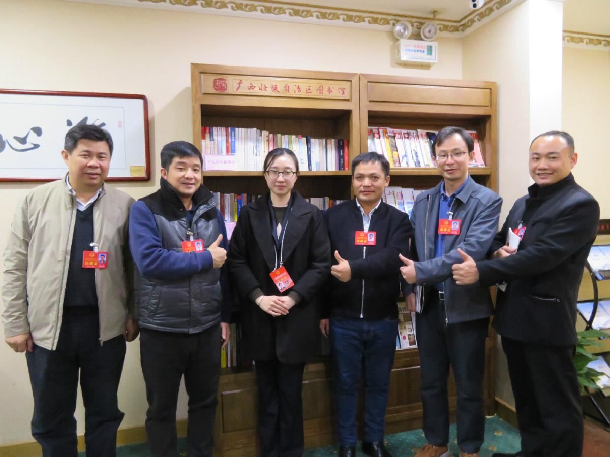 代表们为图书馆的服务点赞