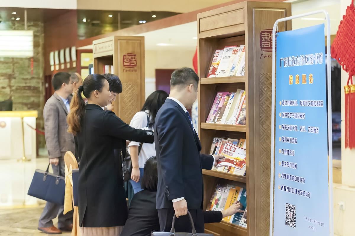 书刊受到代表欢迎