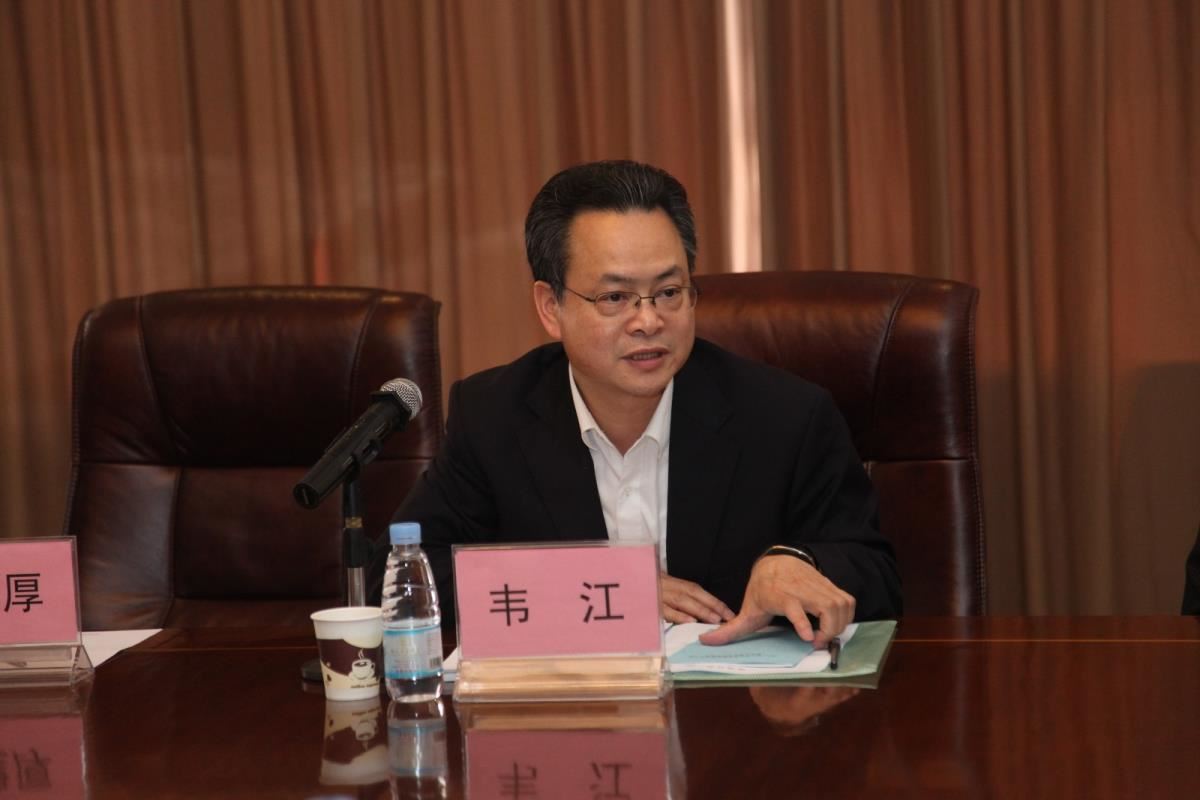 广西图书馆馆长韦江发言