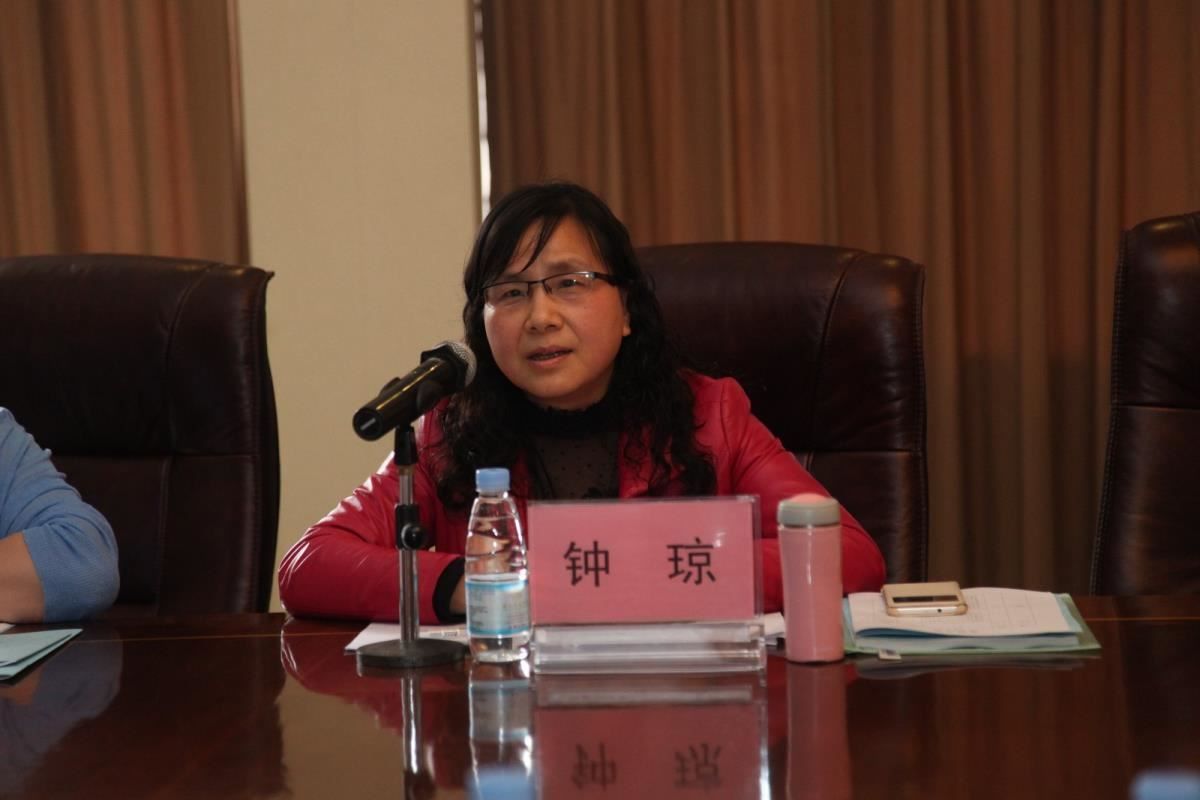 广西桂林图书馆馆长钟琼发言