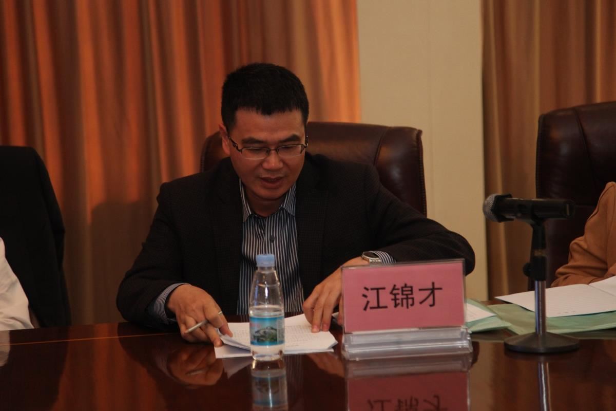 南宁市图书馆馆长江锦才发言