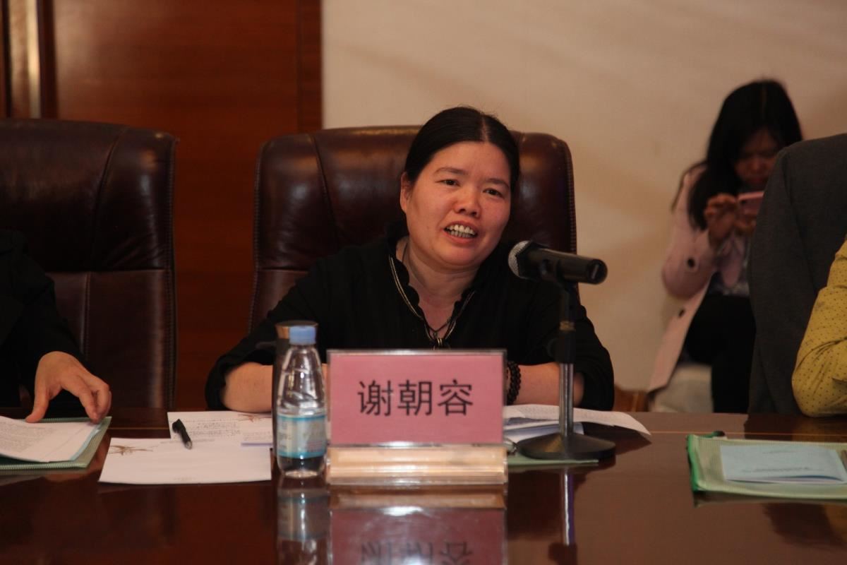 玉林市图书馆馆长谢朝容发言