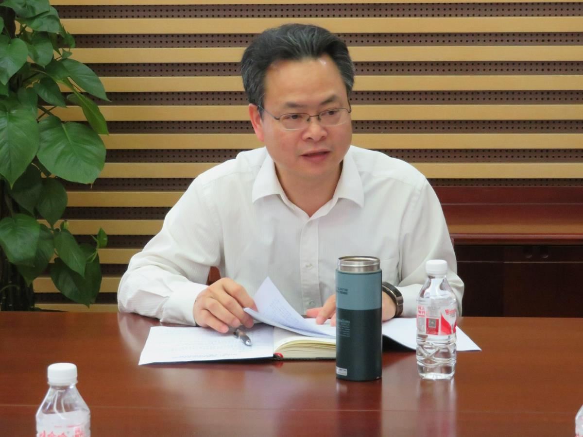 韦江馆长主持会议
