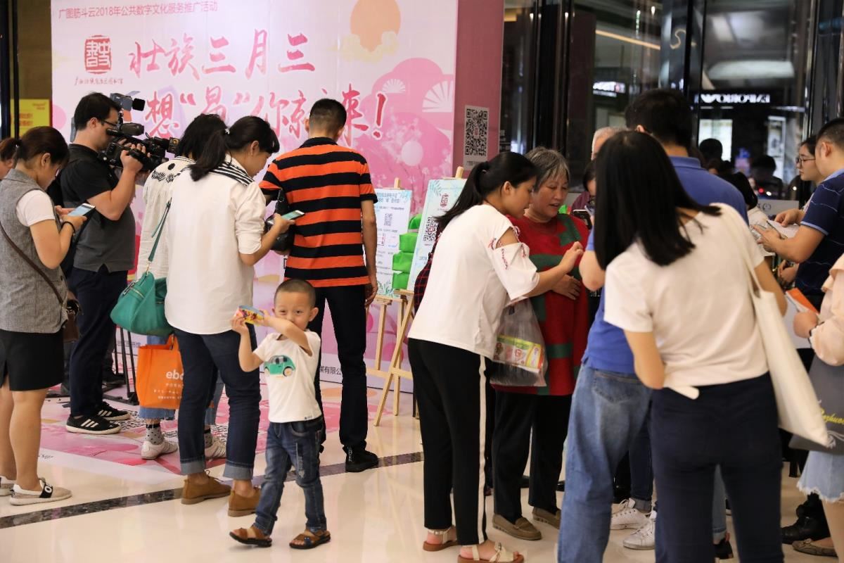 青秀万达市民朋友积极参与活动