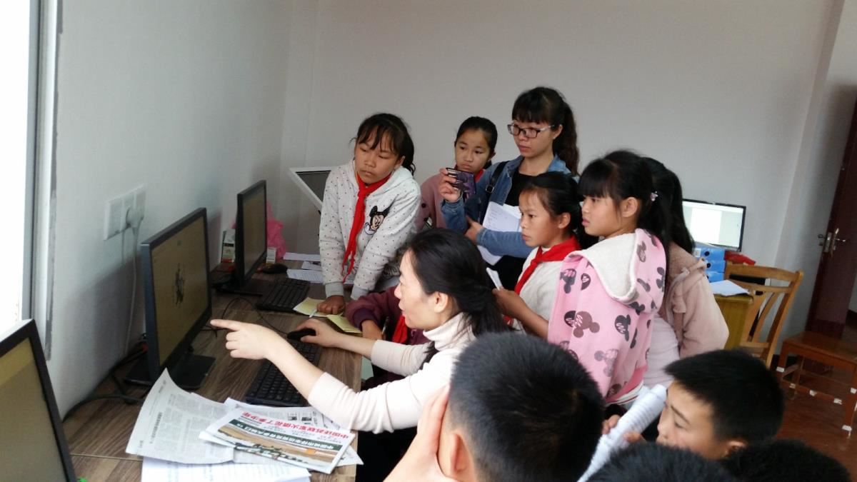 马圣村村委电脑小报培训课