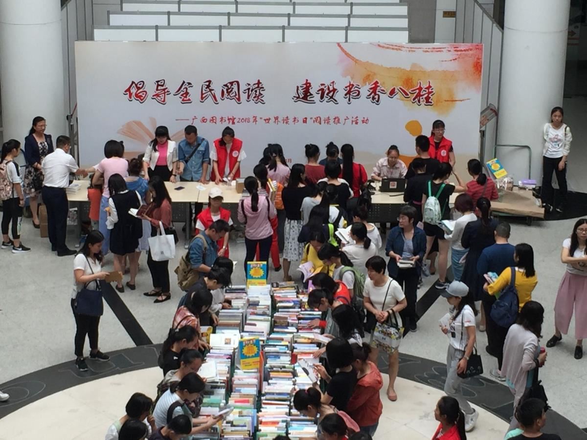 “你读书 我买单”活动吸引读者