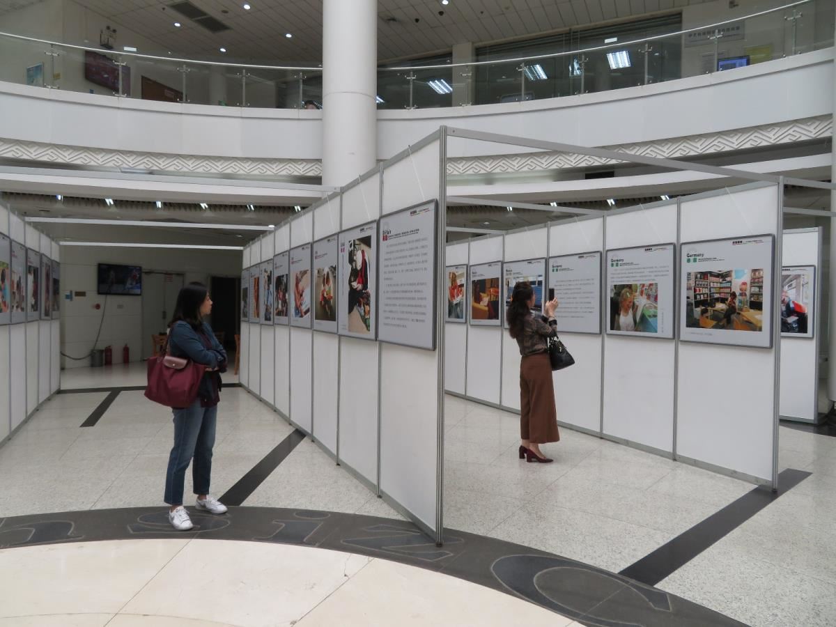 欣赏展览图片