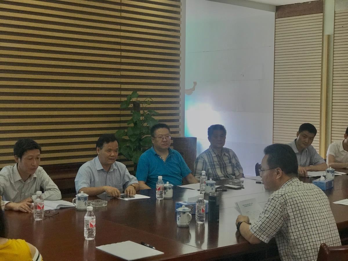韦江馆长就地方民族文献中心项目建设做经验分享