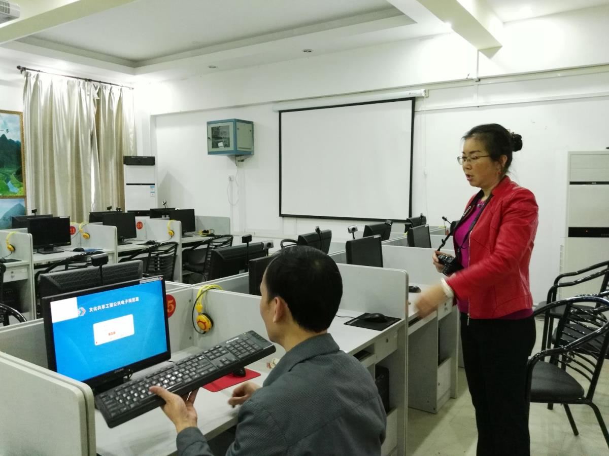 县图书馆业务辅导