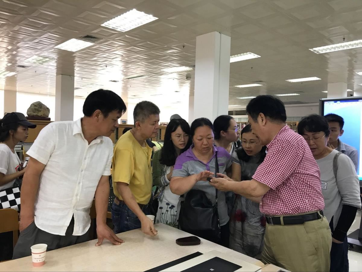 原来触摸砚台是这个感觉