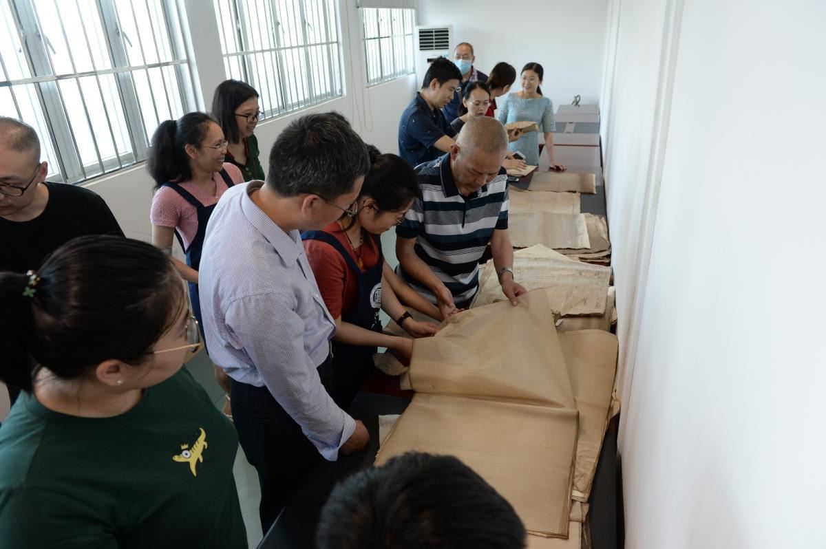 云南省图书馆杨利群导师指导学员进行教学实践