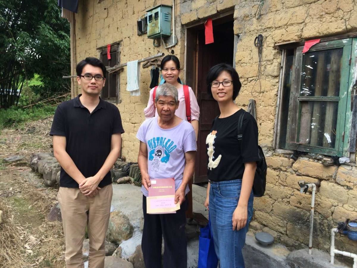 入户慰问黄能银