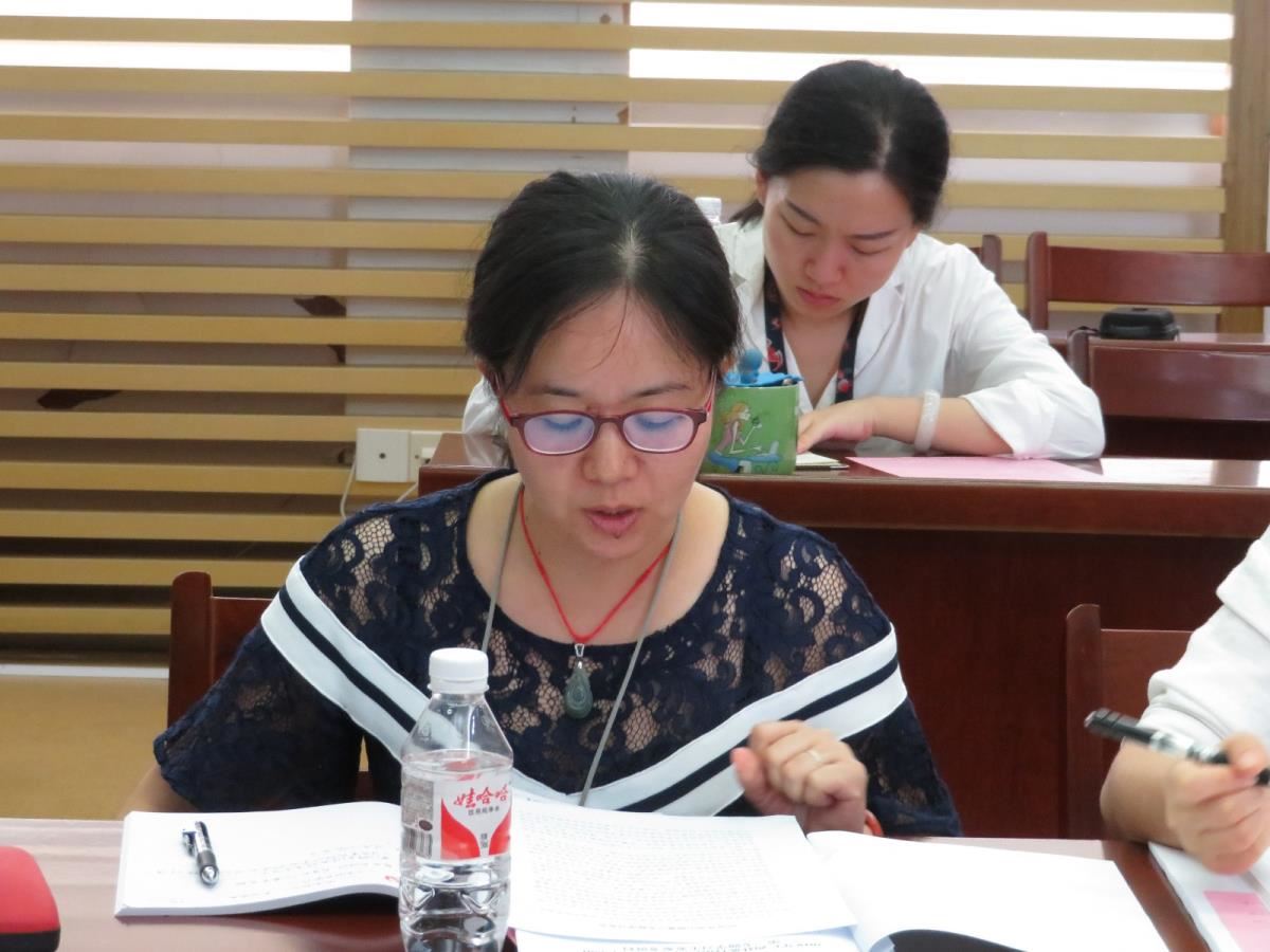 报刊部主任梁晓岚发言