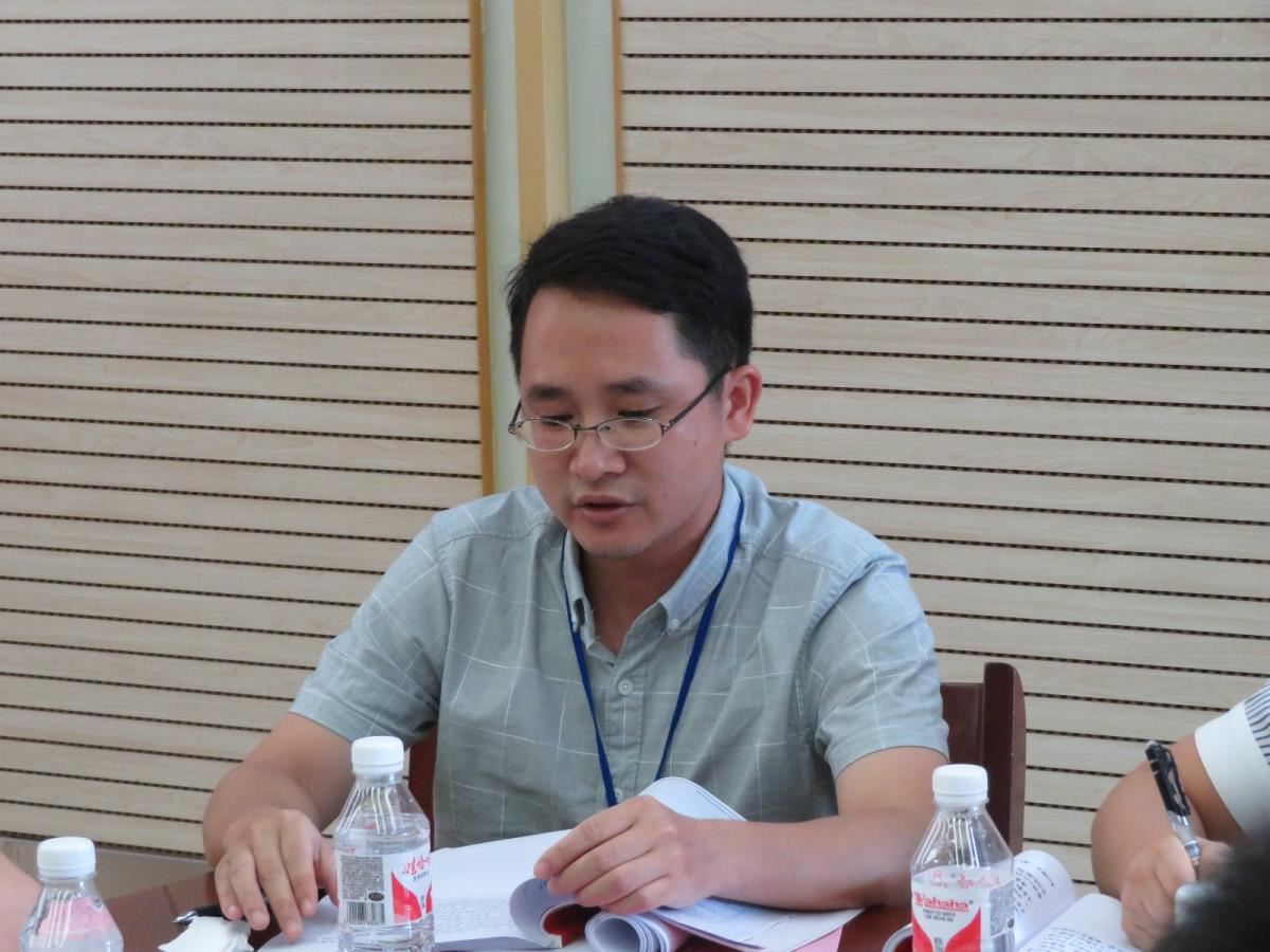 党群部副主任卢敏发言
