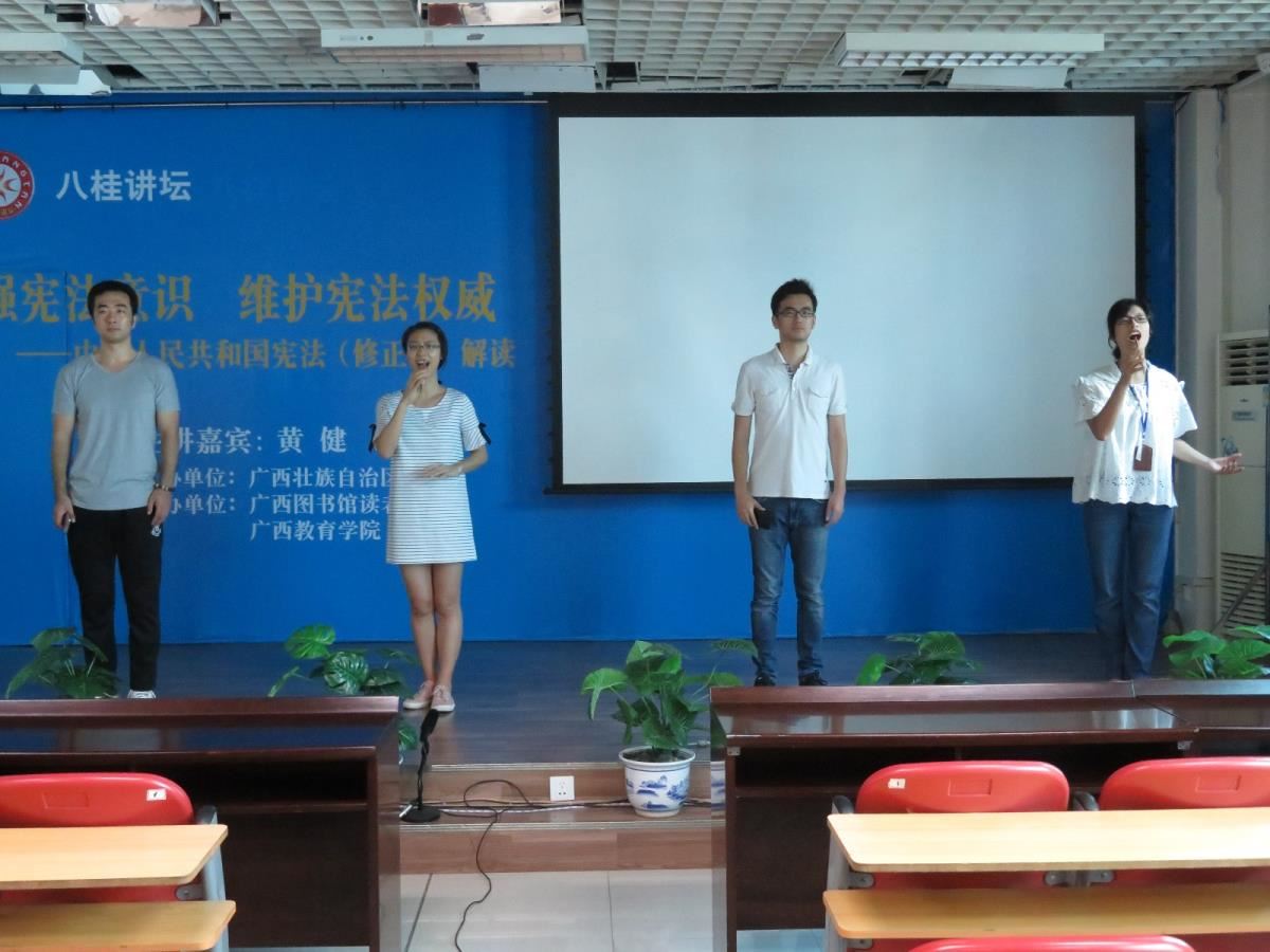 正在抓紧时间排练