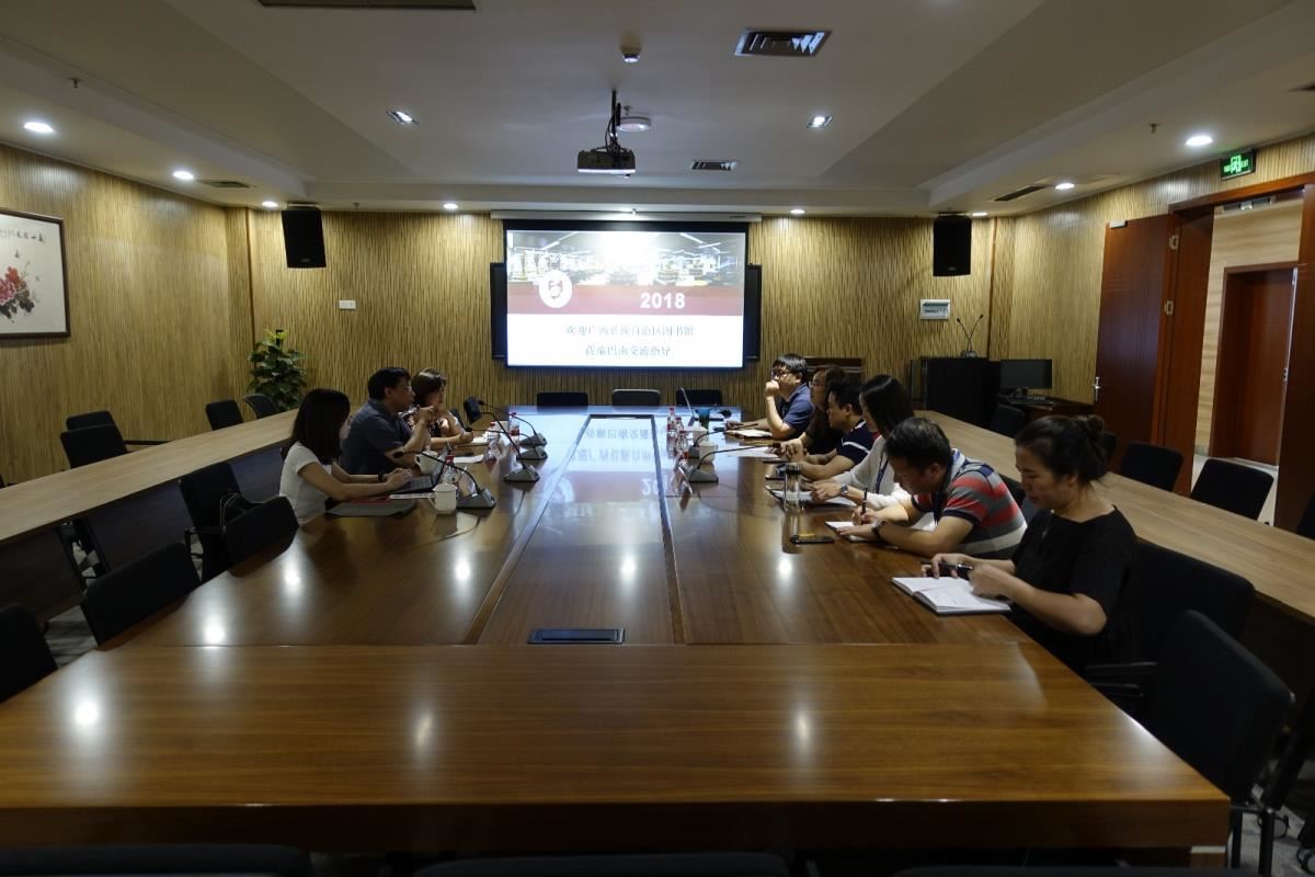在巴南区图书馆座谈