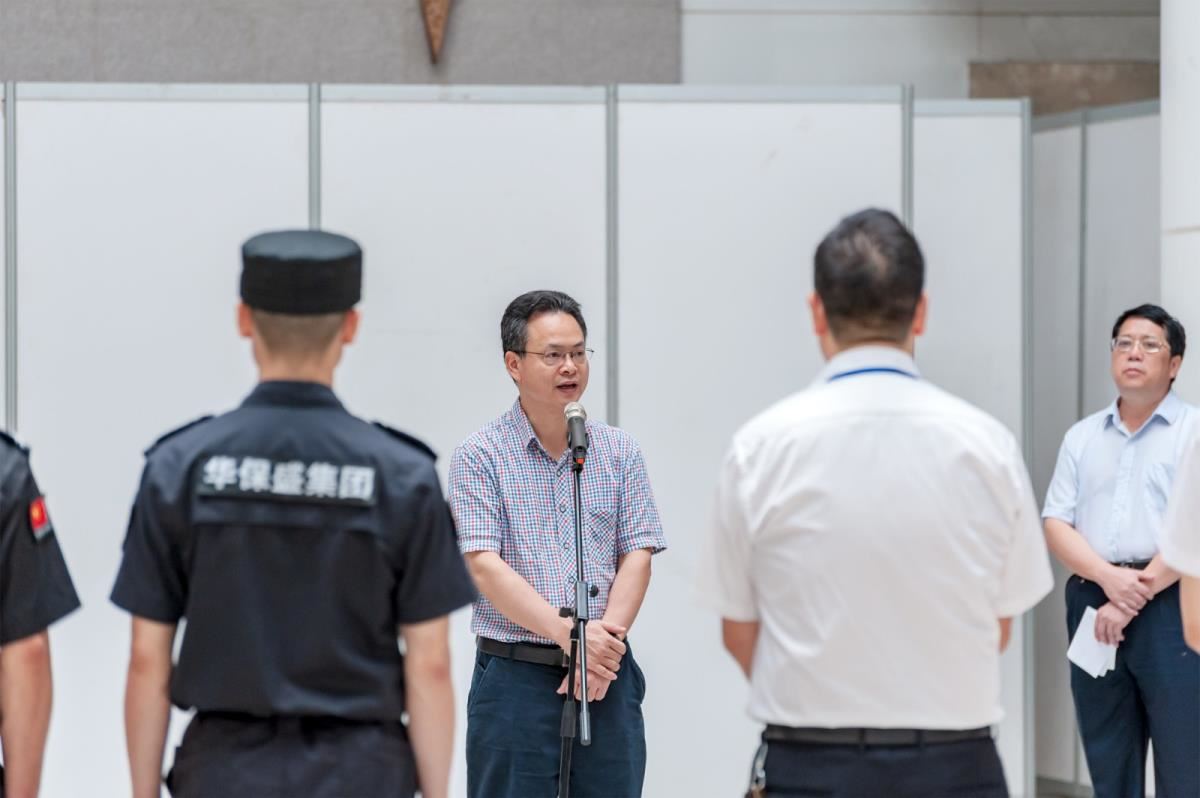 8.广西图书馆韦江馆长对演练做总结