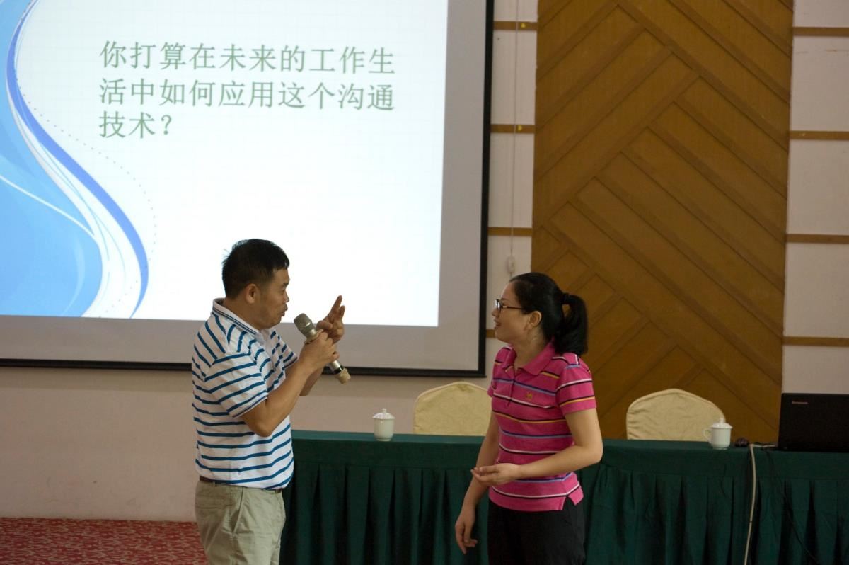 读书分享会即兴表演