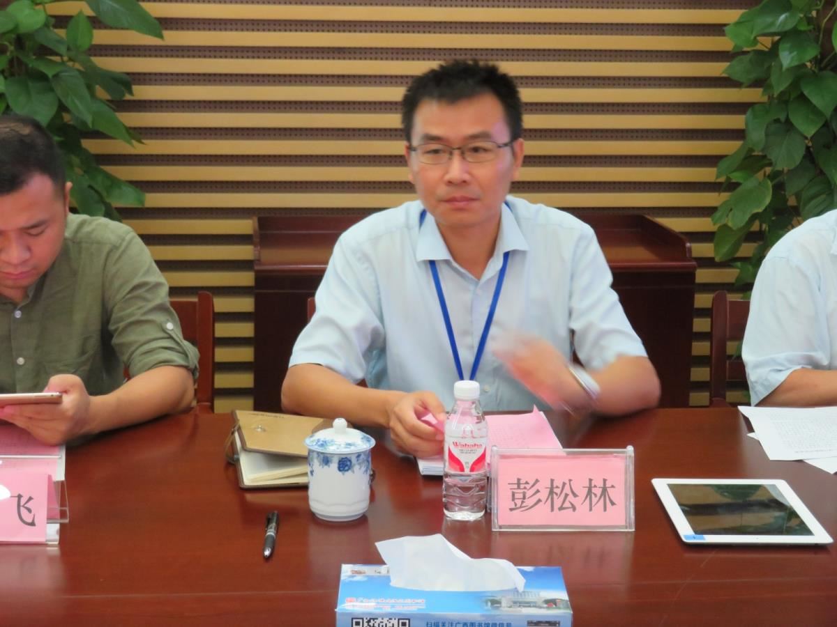 1.彭松林副馆长主持评审环节