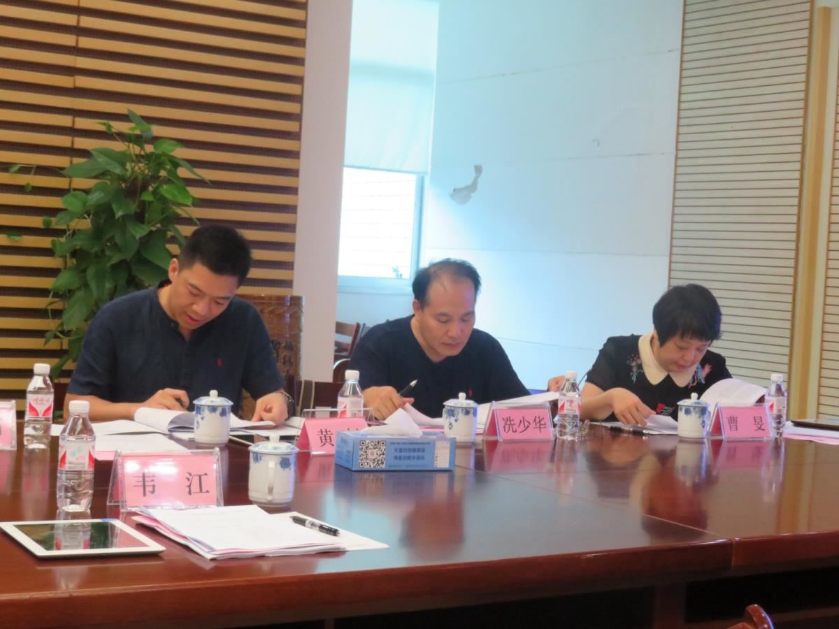 3.评审专家认真审核申报材料