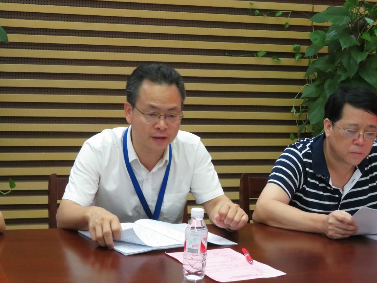 韦江馆长主持会议